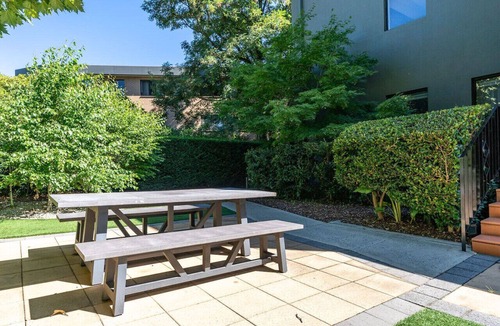 Kingston Apartment | Stylish Studio Apt | 2 mins to Kingston Foreshore!
