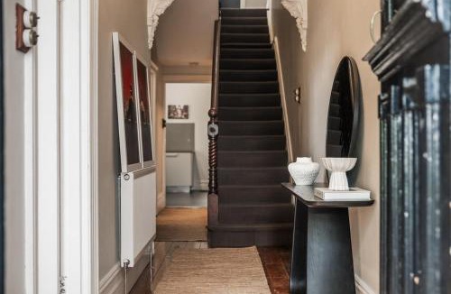 Albert Park Apartment | Stylish Victorian Terrace in Prime Albert Park