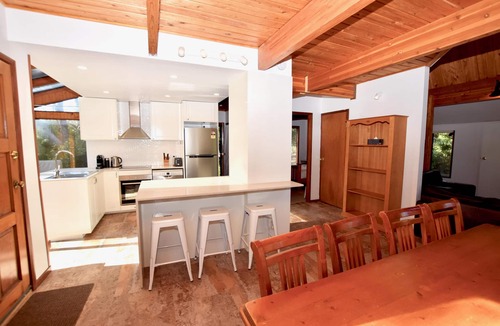 Leura House | Sublime Cedar Lodge - Cedar Glass Lodge, 5 Bedroom, 2 Bathroom, Spa Bath, Large Group, Accessible
