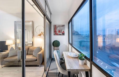West Perth Apartment | Sugar cube In kings park walking distance to CBD