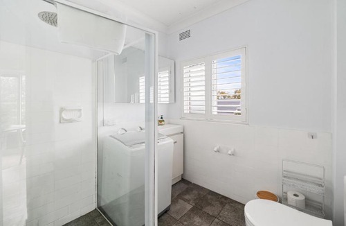 Newtown Apartment | Sun-Drenched 1 Bed Studio Apartment In Newtown