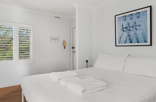 Newtown Apartment | Sun-Drenched 1 Bed Studio Apartment In Newtown