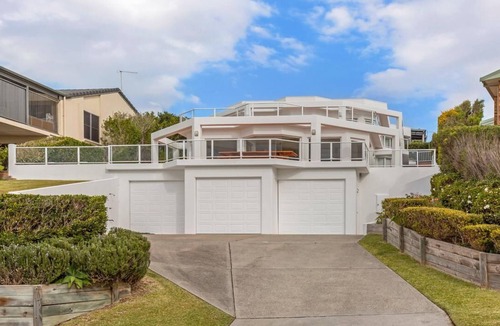 Forster House | Sun, Sand, Beachside house with magical views.