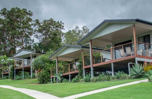 Diddillibah Villa | Sun Shine Coast Retreat Your own private golf course