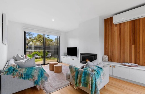 Barwon Heads House | Sundrenched Barwon Heads, Pet friendly.