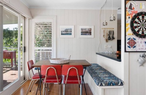 Brooklyn House | Sunlit Riverfront Escape/ Hawkesbury