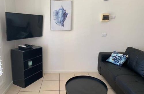 Batehaven Apartment | Sunny, 2-bedroom apartment with pool, 200m from Caseys beach