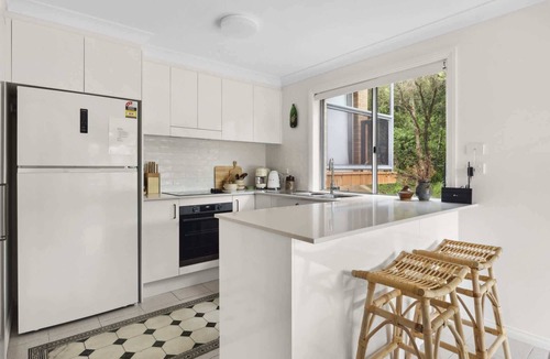 Avoca Beach House | Sunny Avoca Beach Townhouse | 3BR BBQ Courtyard