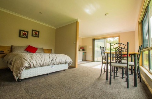 Penguin Ski Chalet | Sunny Gum
