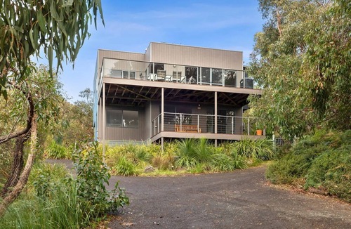 Fairhaven House | Sunnyhaven I Bush Views with multiple living areas