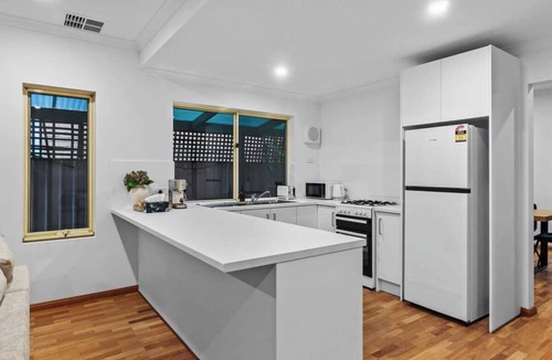 O'sullivan Beach House | Sunset Ocean View Retreat 4BM House