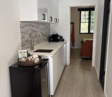 Boyland Apartment | Sunset Ridge - King Bed Cabin & Breakfast Basket