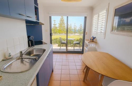 Scarborough Apartment | Sunset Spa Escape - Ocean Views