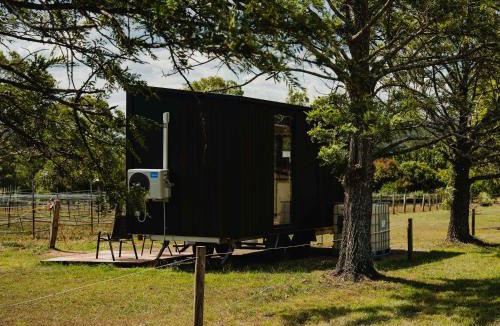 Lovedale Apartment | Sunset Tiny House at Bluebush Estate X by Tiny Away