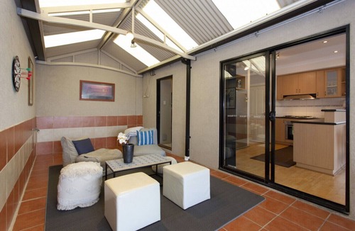 Hamilton Hill House | Sunset Views - 3 Bedroom Townhouse