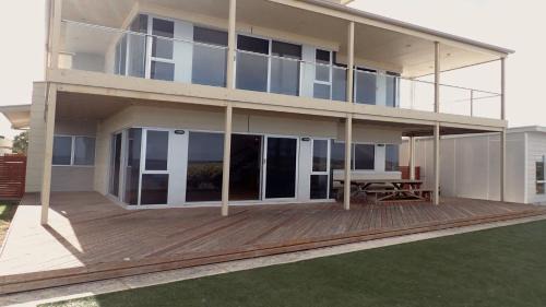 Lake Wangary House | Sunset Waterfront Escape At Dutton Bay - Beachfront Bliss