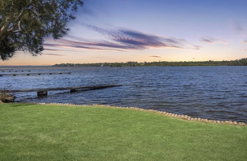 Erowal Bay House | Sunset Waterfront Sum