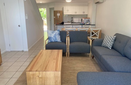 Hamilton Island House | Sunset Waters 17 comes with a Buggy