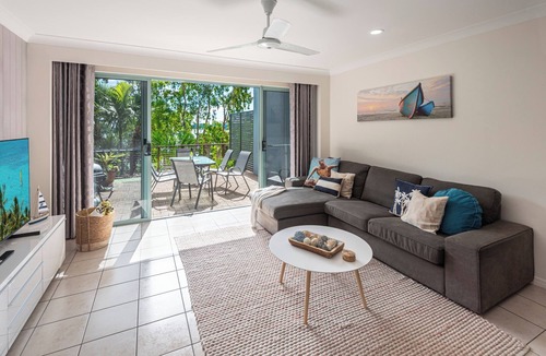 Hamilton Island Apartment | Sunset Waters 2 - Marina side 2 bedroom apartment with buggy