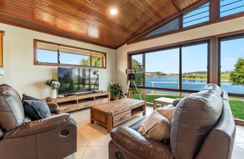 Yamba House | Sunsets AT 101 - Pet Friendly Waterfront - Holiday Yamba
