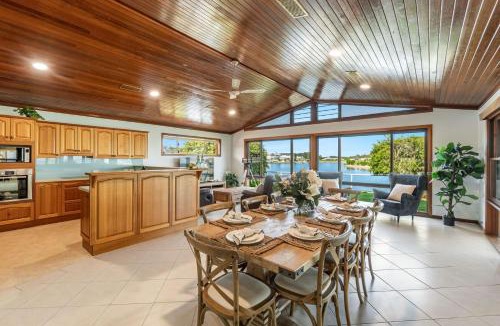 Yamba House | Sunsets AT 101 - Pet Friendly Waterfront - Holiday Yamba