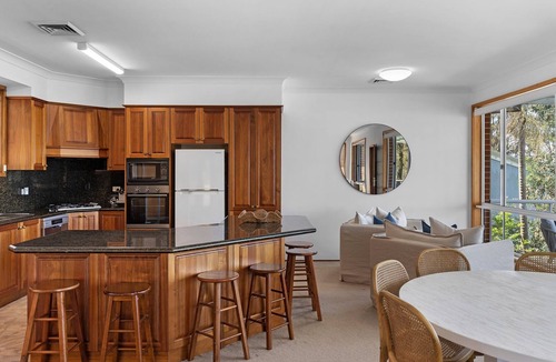 Sunshine House | Sunshine Waterfront 3 Bedroom Lakehouse