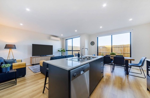 Mount Duneed House | Surfcoast Stunner Brand New Townhouse