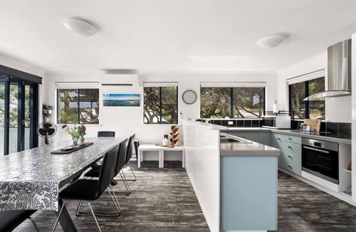 Yallingup House | Surfers Paradise Oceanview Garden Beach House
