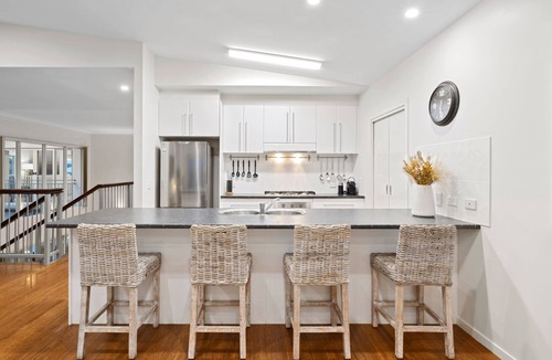 Kingscliff House | Surfmist by the Beach – Pet Friendly with Pool