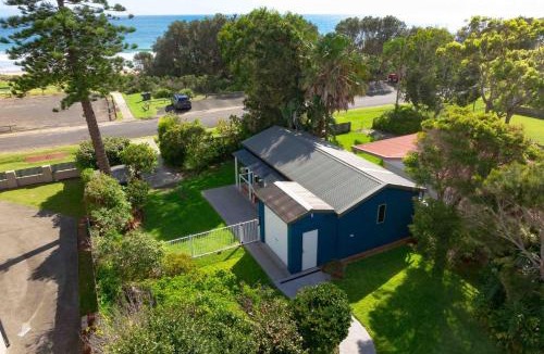 Culburra Beach Apartment | Surfrider Studio - Pet Friendly - 50m to Beach!