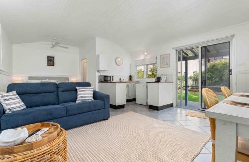 Culburra Beach Apartment | Surfrider Studio - Pet Friendly - 50m to Beach!