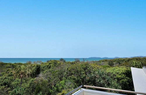 Rainbow Beach House | Surfside Beach House 23 – Rainbow Shores. 2 minute walk to beach. pool.