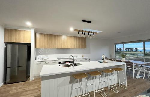 Narrawong House | Surrey View