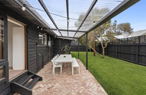 St Leonards House | Swan Beach Shack; 3 bedroom, Sleeps 7, Beach, Walking Tracks, Serene