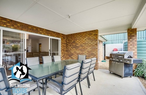 Victor Harbor House | Sweeping Ocean Views 4BR on One Acre