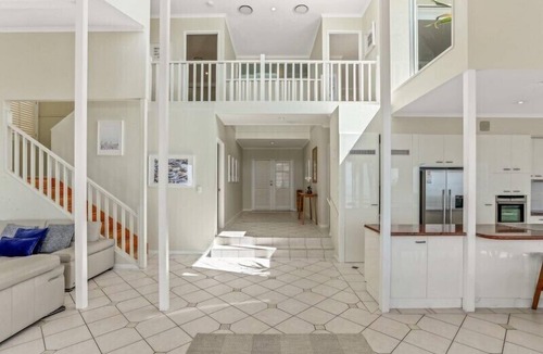 Sunrise Beach House | Sweeping ocean views in Sunrise Beach