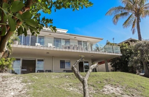 Sunrise Beach House | Sweeping ocean views in Sunrise Beach