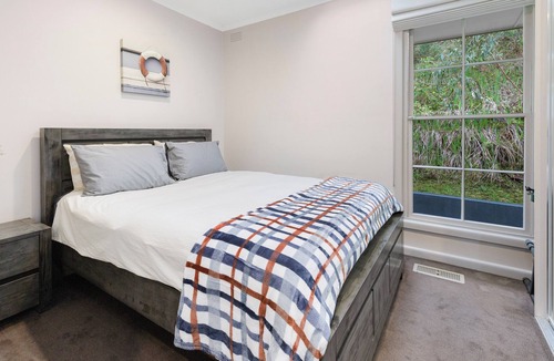 Mount Eliza House | Sweeping Views Two Bays