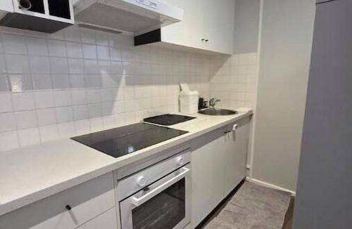 North Melbourne Apartment | Sweet studio in North Melbourne with parking.