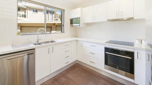 Copacabana House | Swells At Copa - Stroll To The Beach and Shops