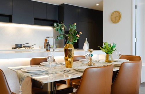 Barangaroo Apartment | Sydney CBD modern apt with pool/gym/parking 8 ppl