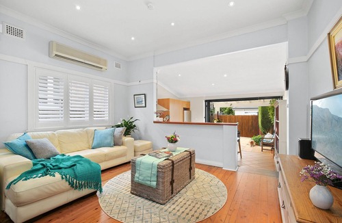 North Willoughby House | Sydney North Serene Retreat - Comfort | Ease | Street Parking