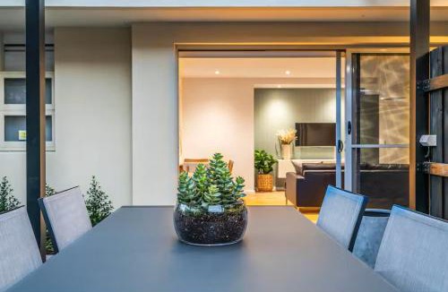 Glenelg Hotel | Taft Apartments