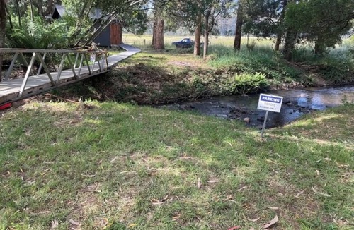 Camena Cabin | Take a break and unwind in this peaceful and relaxing bush setting