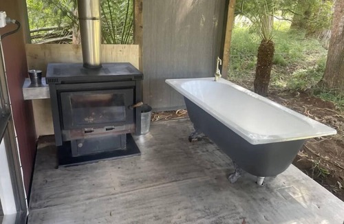 Camena Cabin | Take a break and unwind in this peaceful and relaxing bush setting