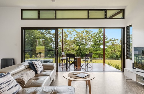 Tintenbar Cottage | Take it easy at this unique and tranquil getaway.