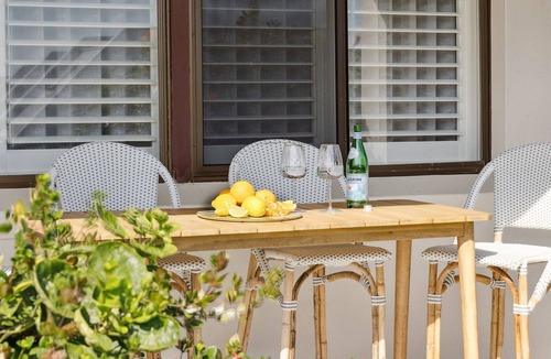 Yamba Apartment | Talinga 1 - Hill side charm - Holiday Yamba