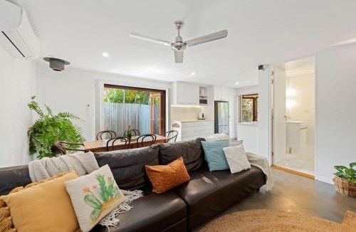 Suffolk Park House | Tallow Beach Retreat - welcoming pet-friendly unit