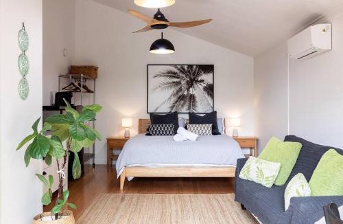 Suffolk Park Apartment | Tallows Studio -Modern, tranquil, dog friendly,2 mins to the beach