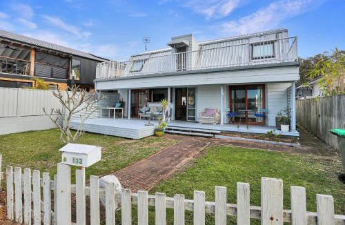 Tea Gardens House | Tea Garden Waterfront Bliss